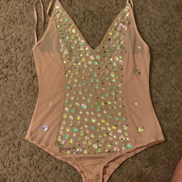L Windsor bodysuit Light Pink Stretchy with Gems sewn-on rave - Picture 1 of 7